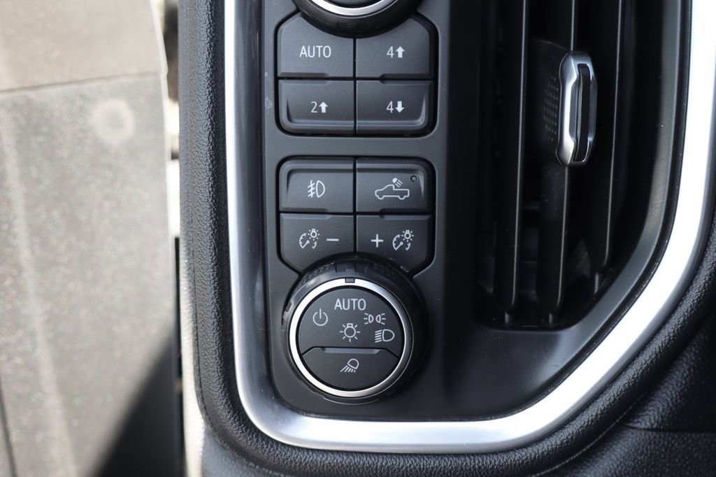 Used 2021 Chevrolet Silverado 2500 LTZ w/ LTZ Convenience Package image 23