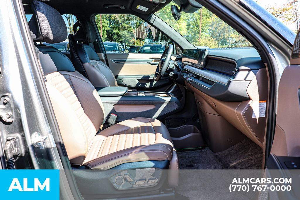 Used 2024 Kia EV9 Land image 23