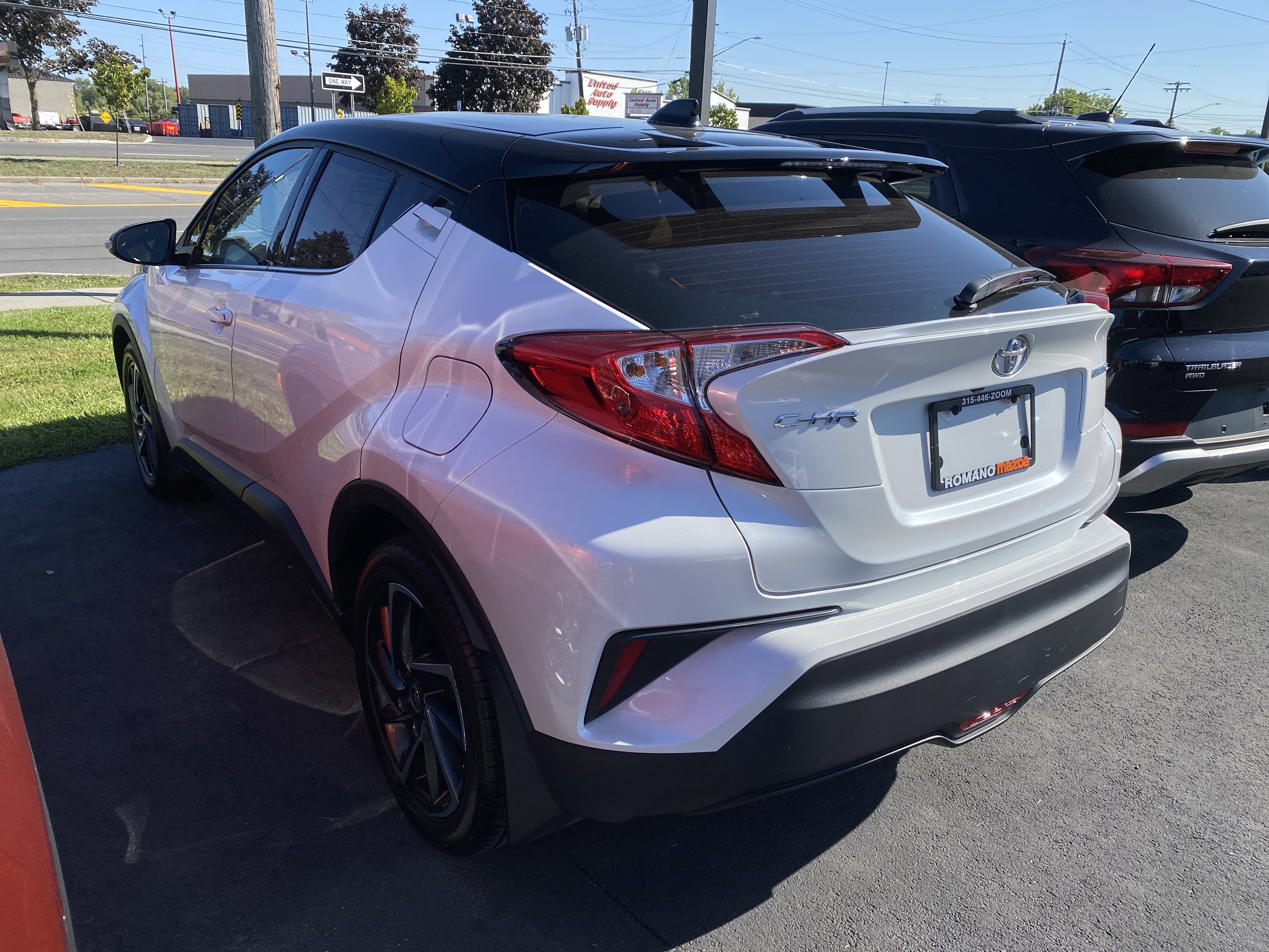 Used 2022 Toyota C-HR Limited image 5