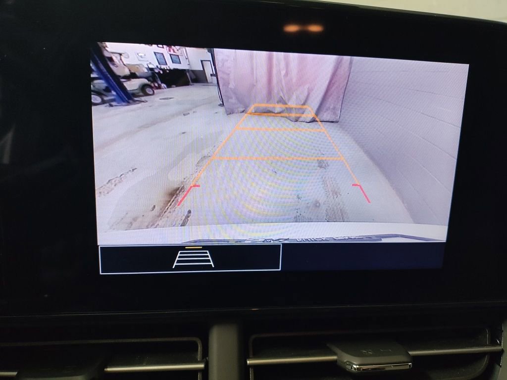 Certified 2024 Chevrolet Trax RS w/ Driver Confidence Package image 31