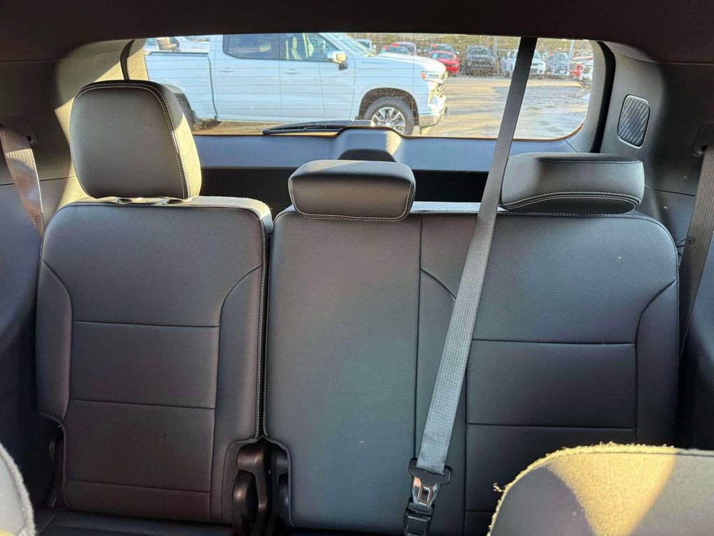 Used 2026 Chevrolet Traverse LT AWD/4WD image 12