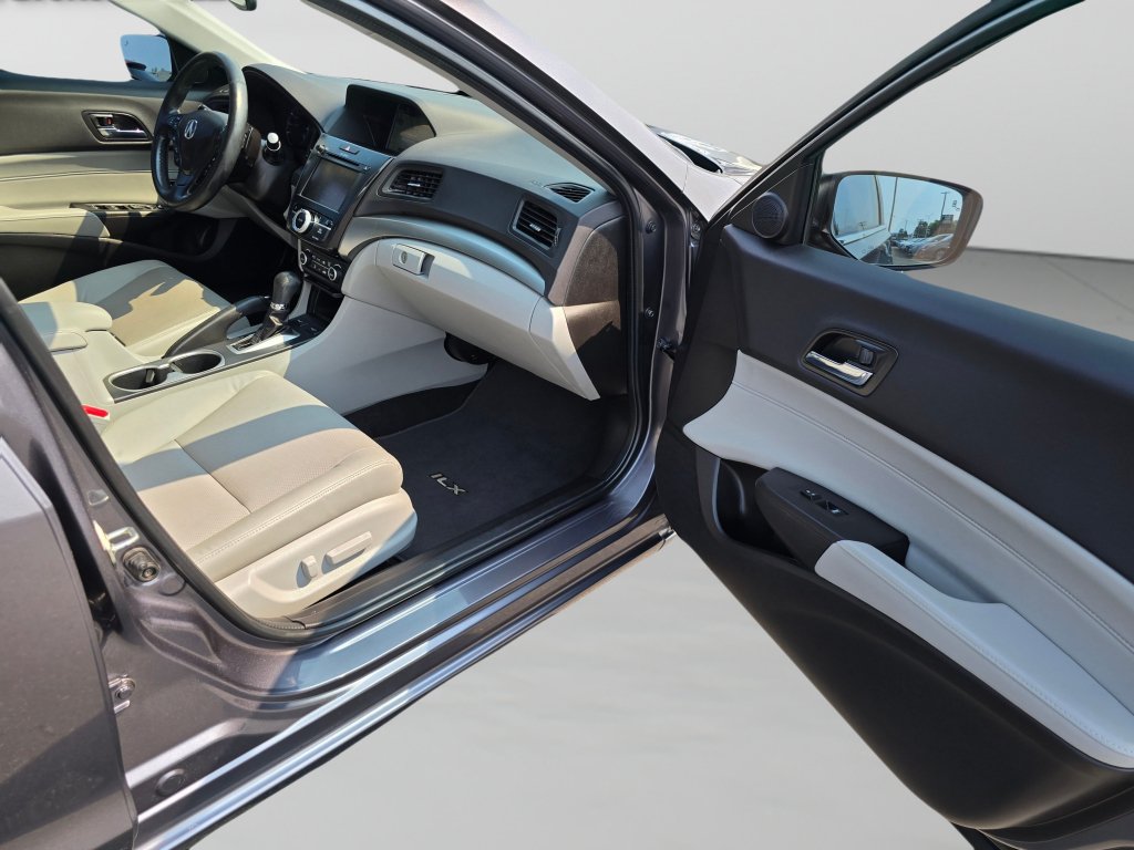 Used 2018 Acura ILX w/ Premium Package FWD image 28