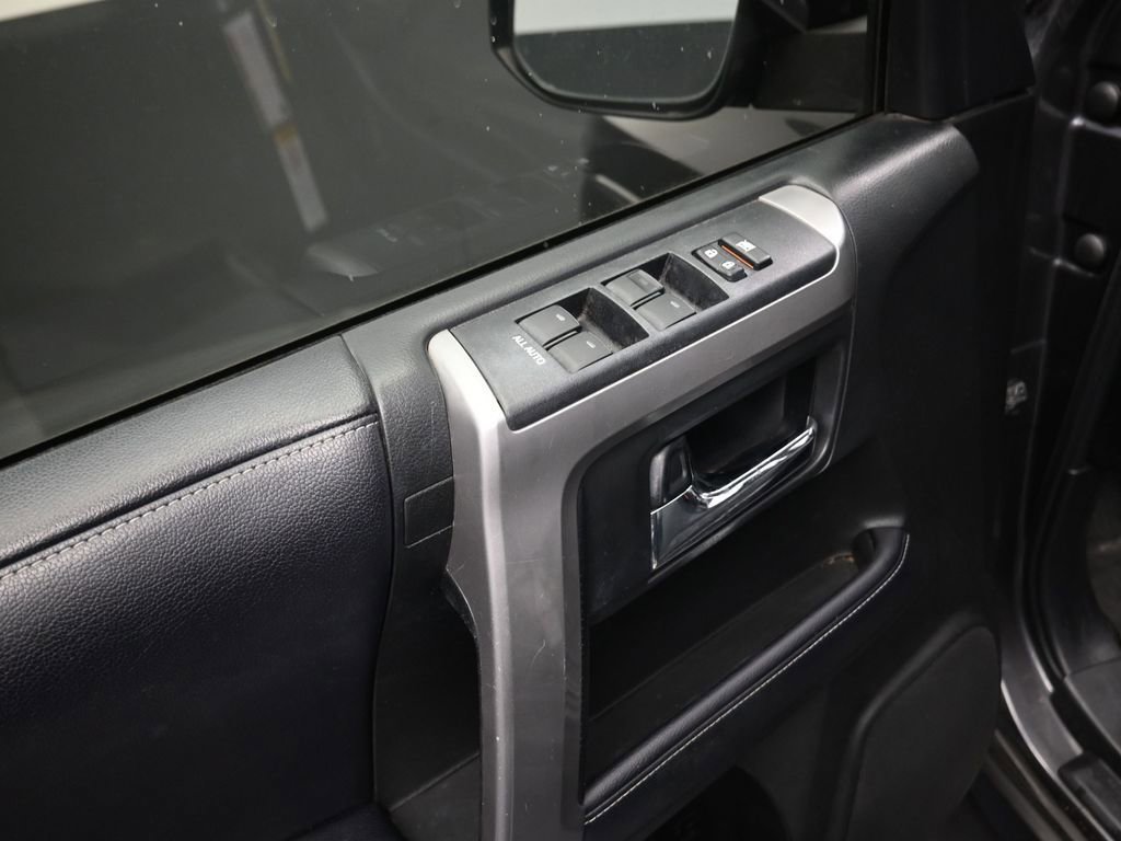 Used 2019 Toyota 4Runner SR5 Premium RWD image 6
