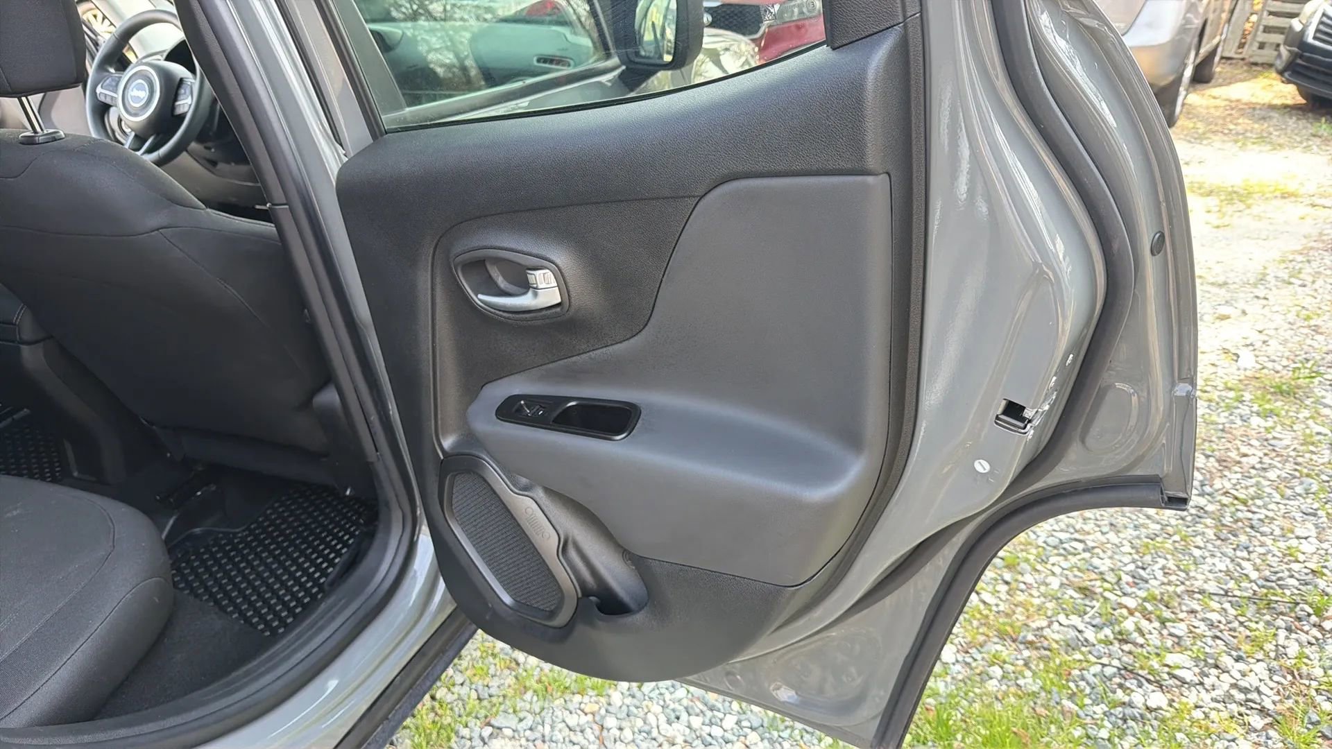 Used 2022 Jeep Renegade Sport w/ Sport Appearance Group FWD image 33