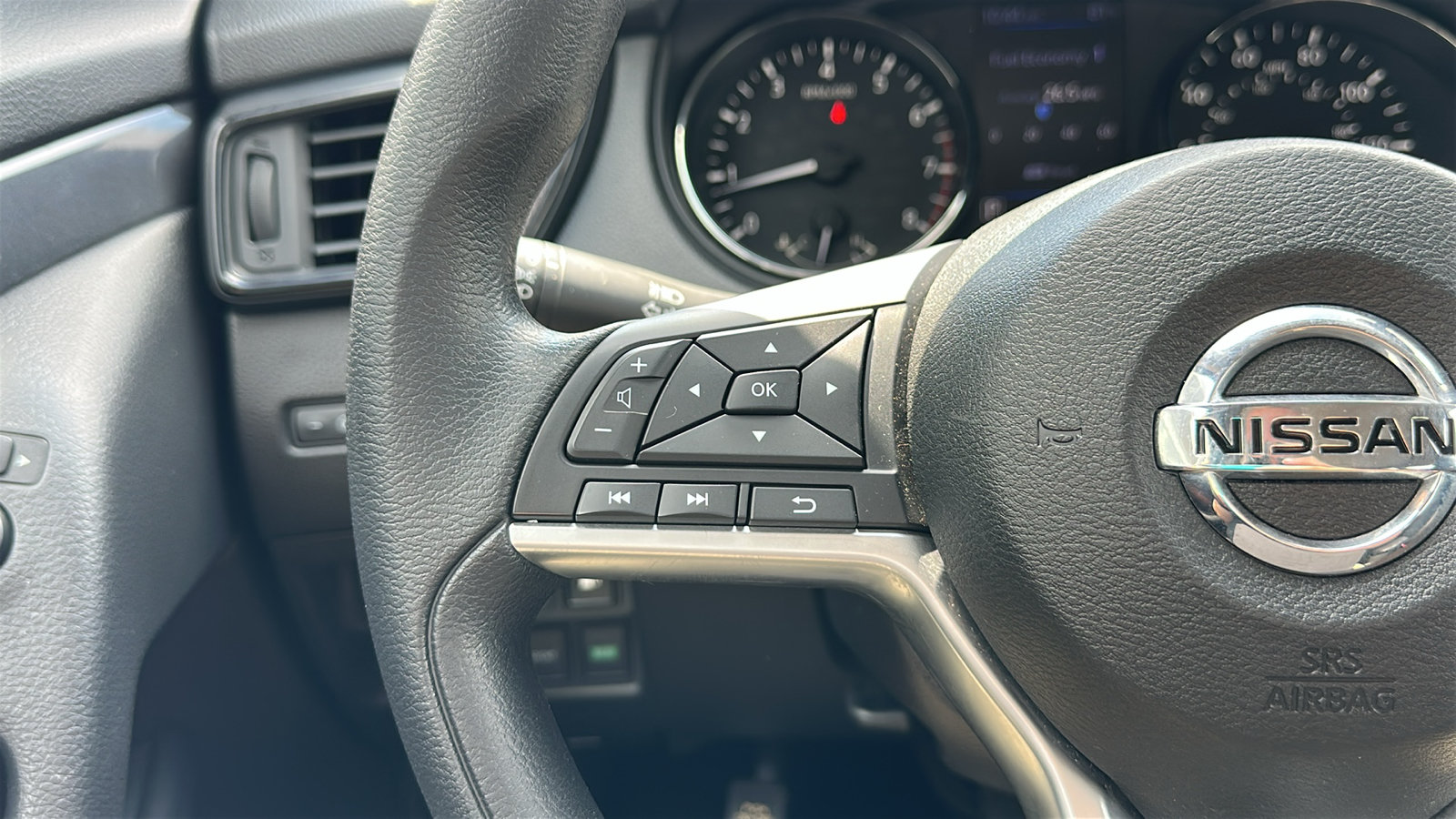 Used 2018 Nissan Rogue S AWD/4WD image 15
