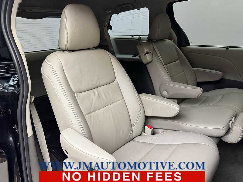 Used 2020 Toyota Sienna XLE FWD image 22