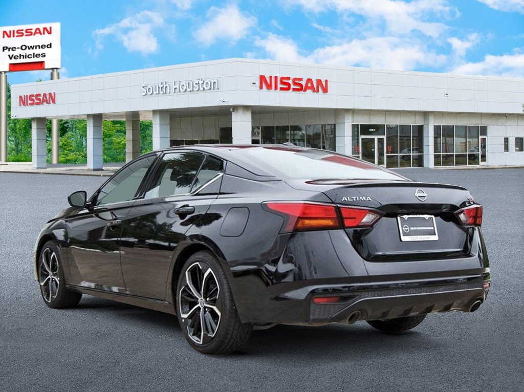Used 2024 Nissan Altima 2.5 SR w/ SR Premium Package FWD image 3
