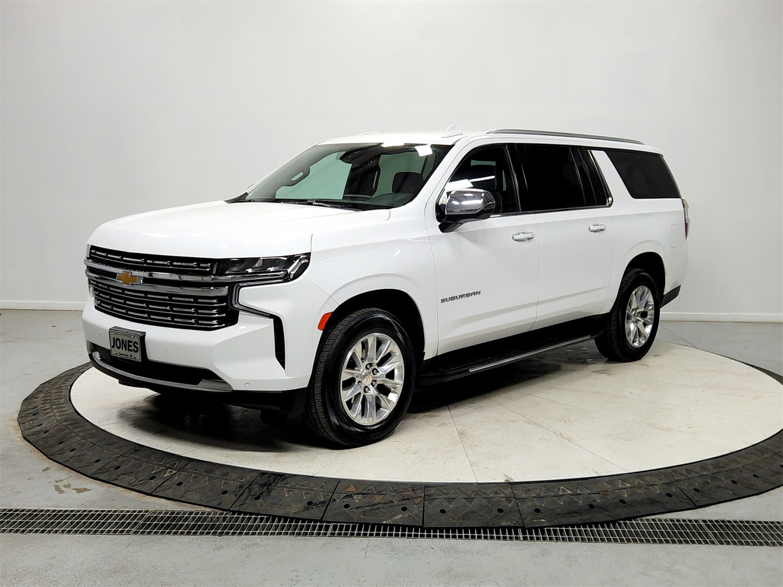 Used 2023 Chevrolet Suburban Premier image 3