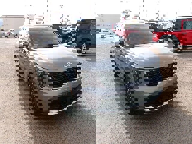 Used 2025 Kia Sorento S w/ Panoramic Sunroof Package image 4