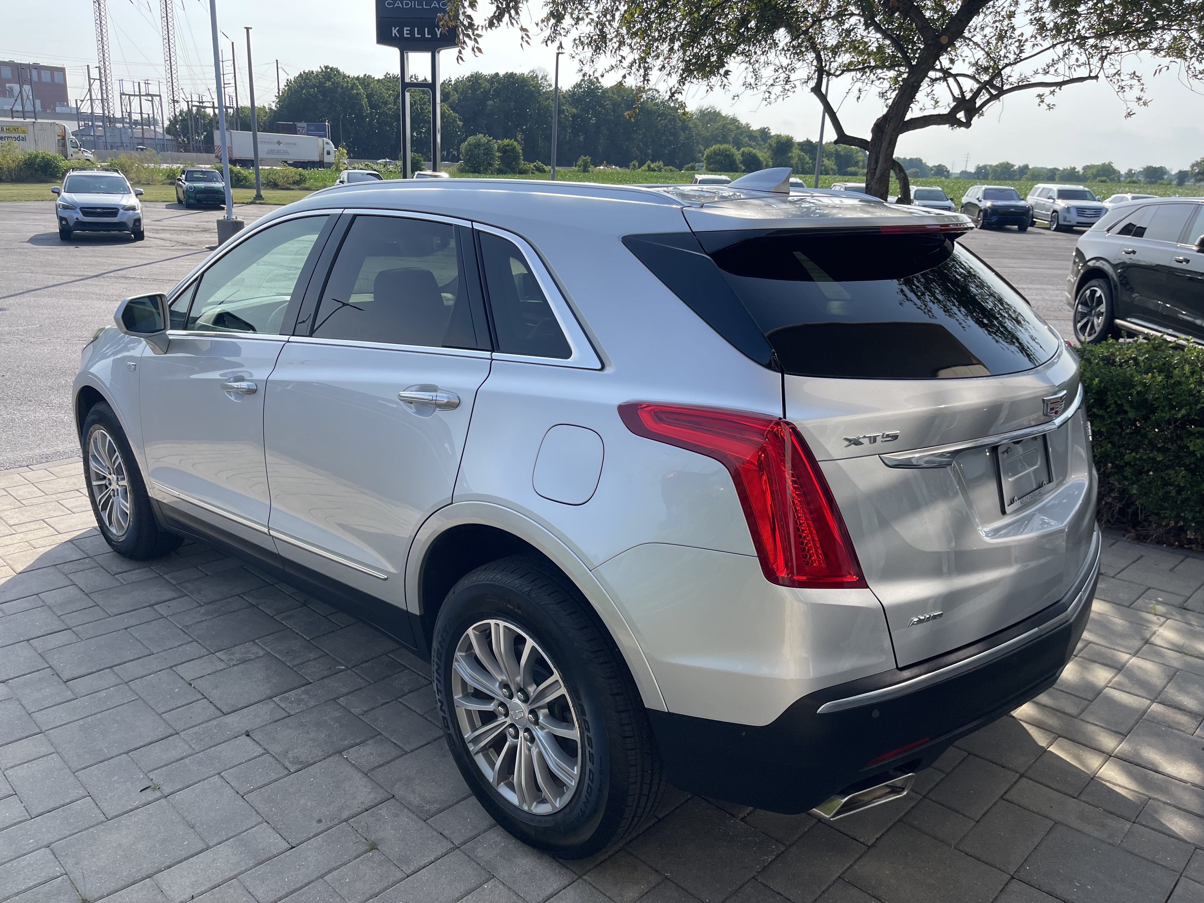 Used 2017 Cadillac XT5 Luxury w/ Driver Awareness Package AWD/4WD image 5