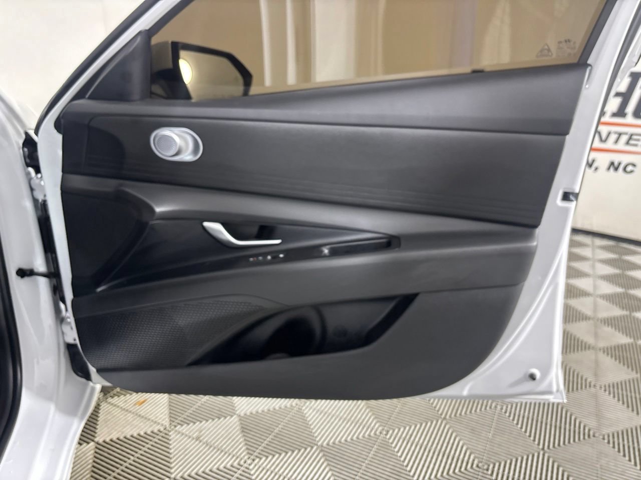 Used 2026 Hyundai Elantra SE FWD image 28