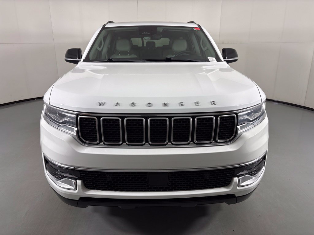 Used 2023 Jeep Wagoneer 2WD image 3