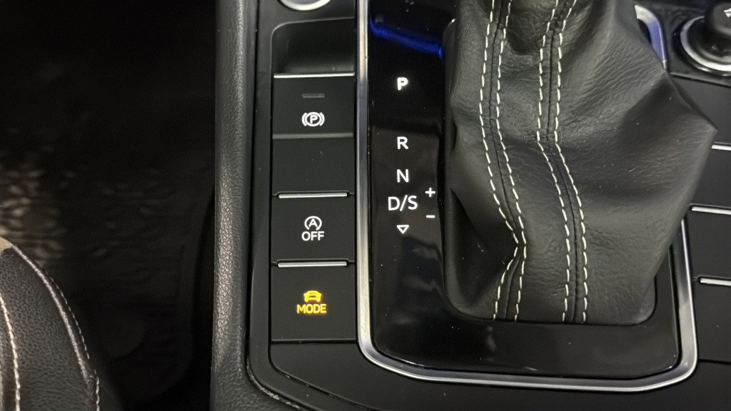 Certified 2021 Volkswagen Jetta SEL Premium image 37