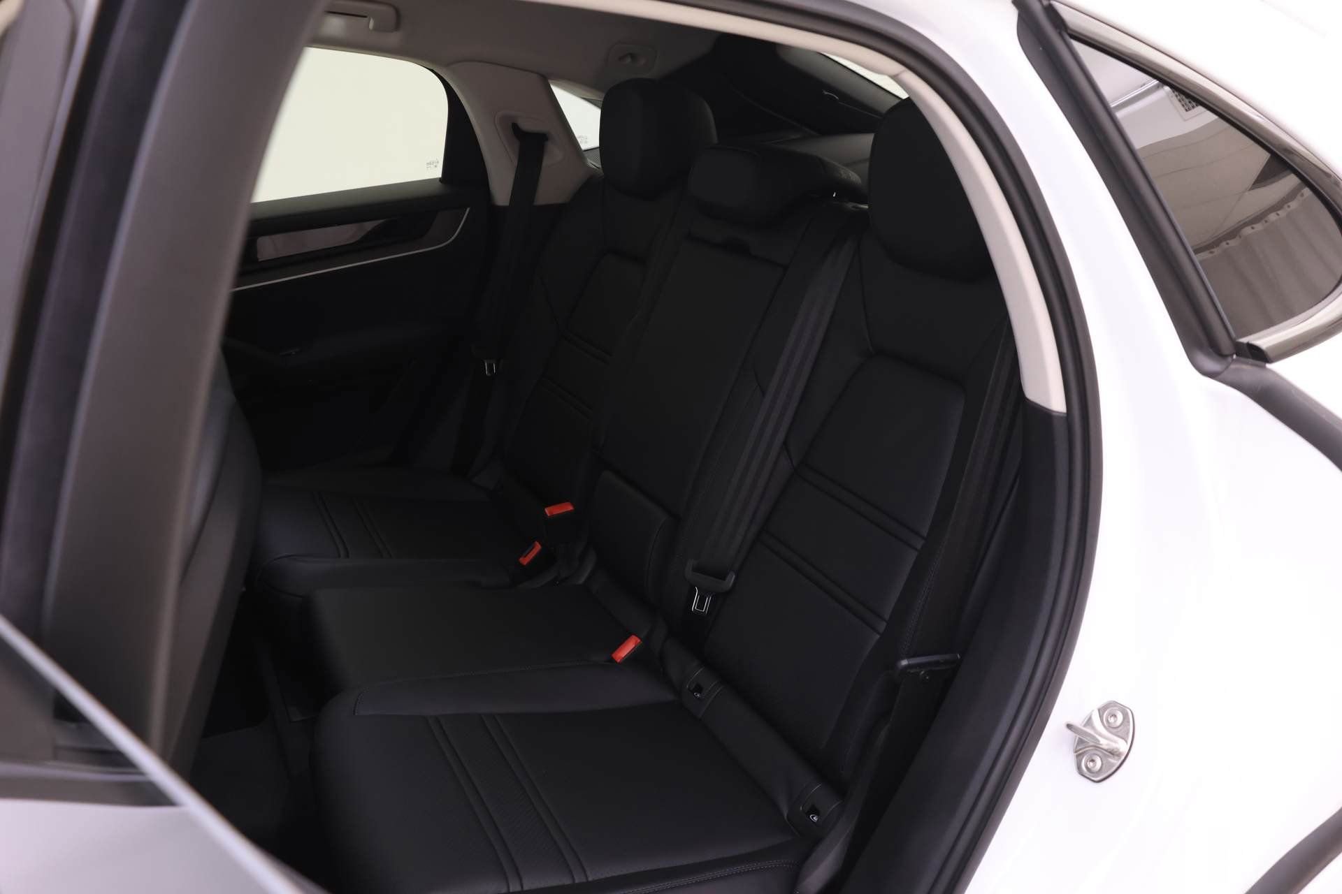 Used 2024 Porsche Cayenne Coupe image 13