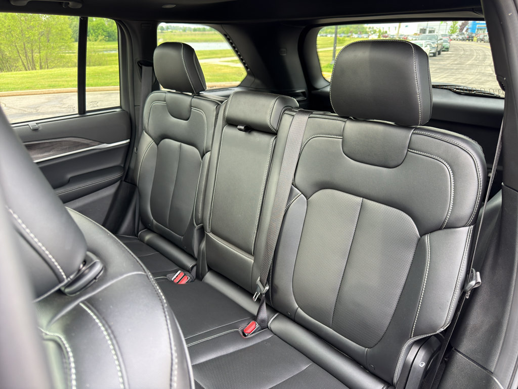 Used 2025 Jeep Grand Cherokee Limited w/ Luxury Tech Group II AWD/4WD image 37