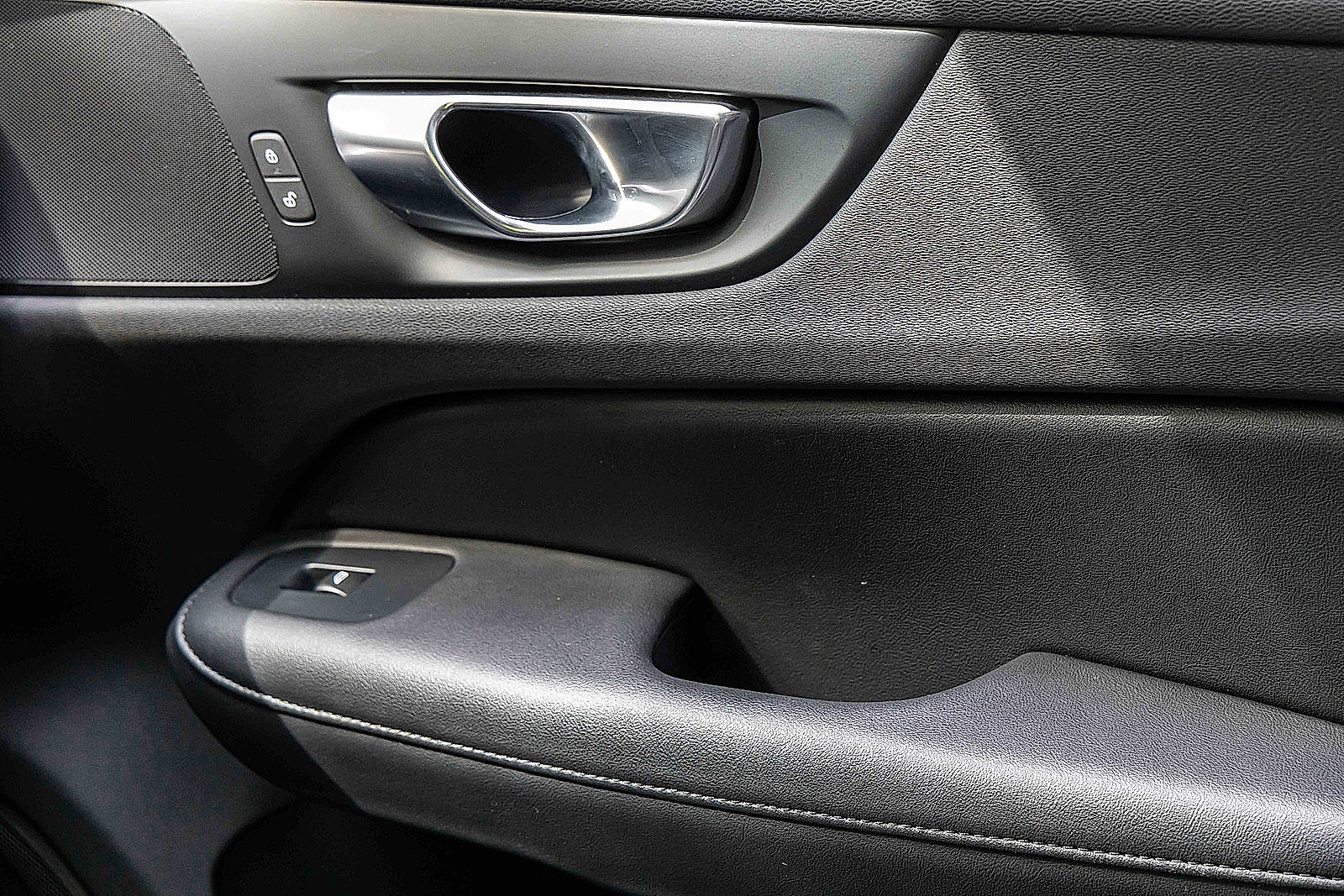 Used 2024 Volvo S60 B5 Plus image 16