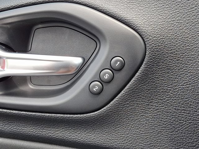 Used 2020 Jeep Cherokee Limited AWD/4WD image 25