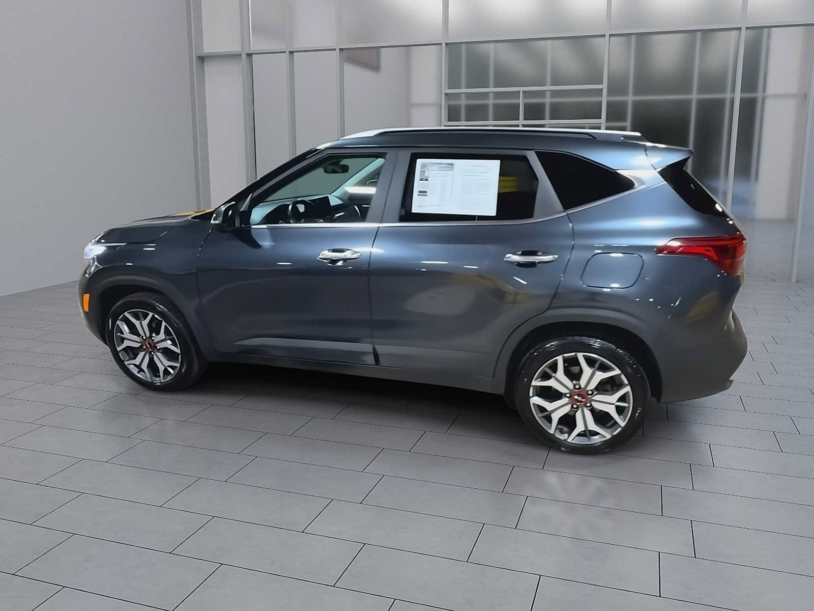 Used 2022 Kia Seltos SX w/ Sunroof Package AWD/4WD image 6