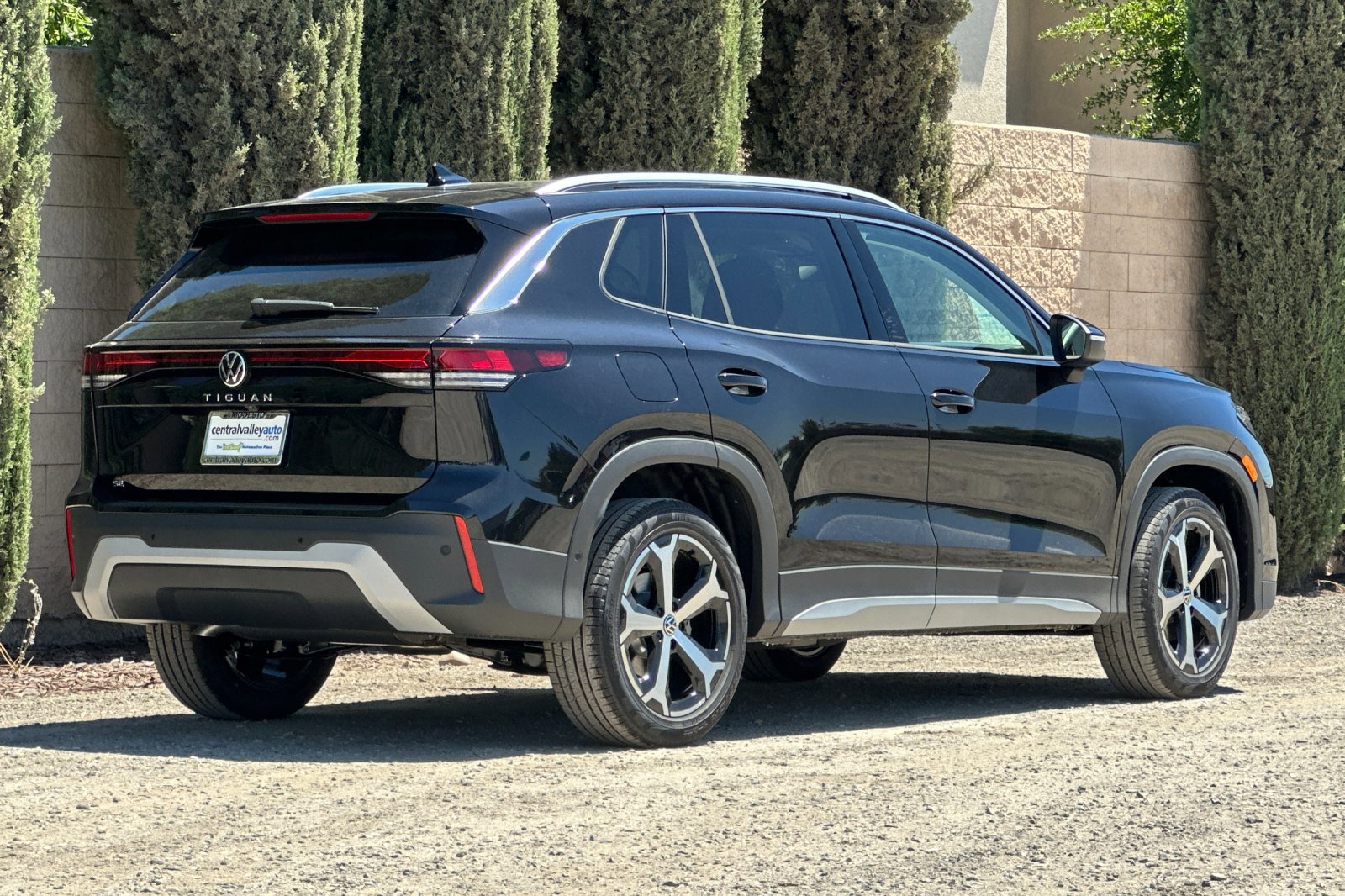 New 2025 Volkswagen Tiguan SE image 4