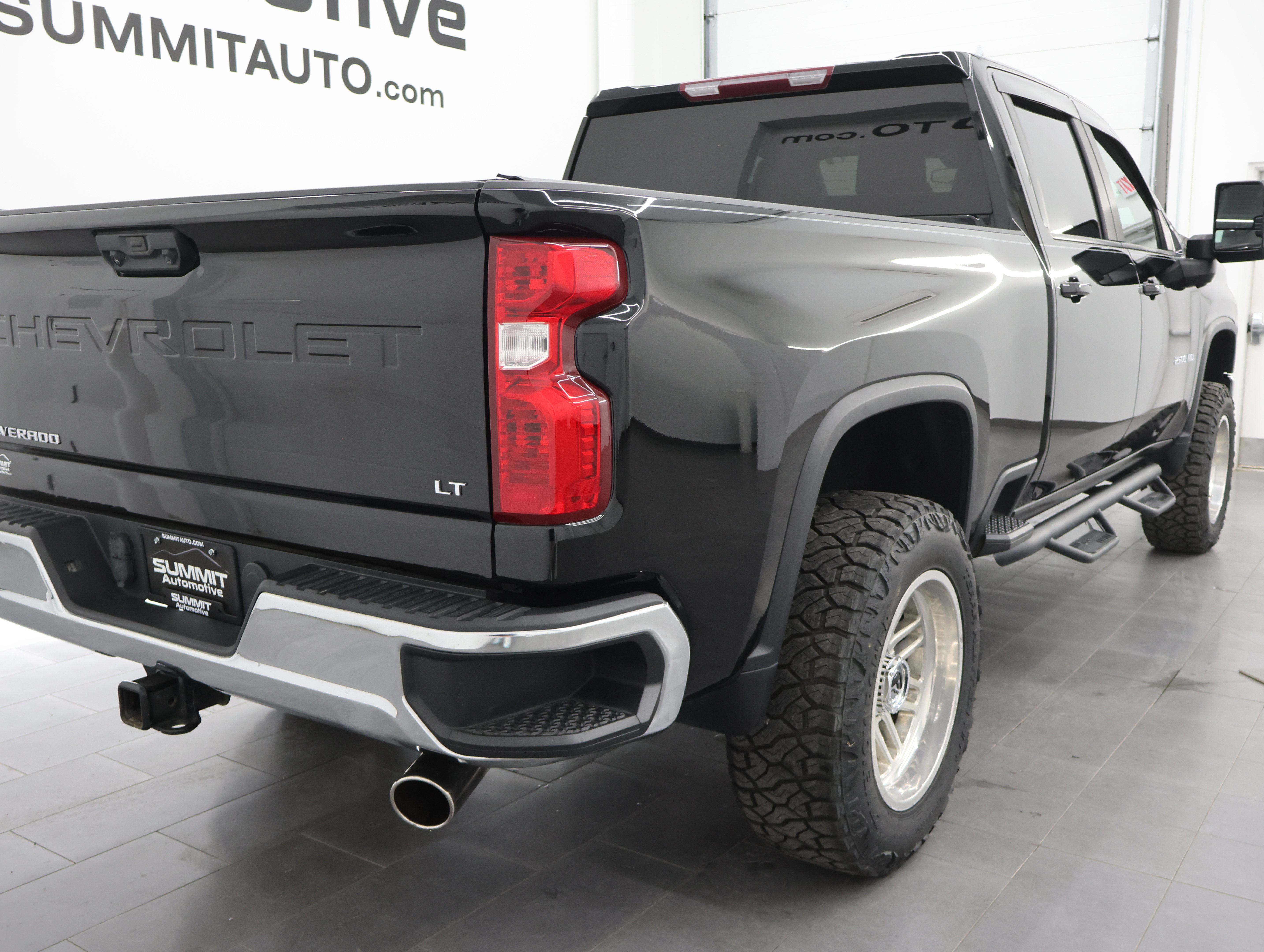 Used 2024 Chevrolet Silverado 2500 LT AWD/4WD image 4