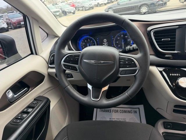 Used 2022 Chrysler Voyager LX FWD image 22