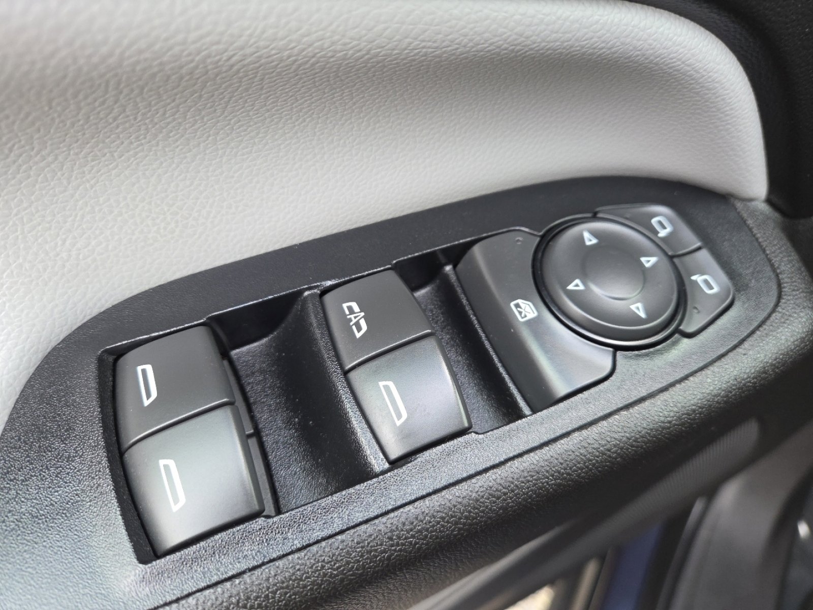 Used 2018 Chevrolet Equinox LS image 21