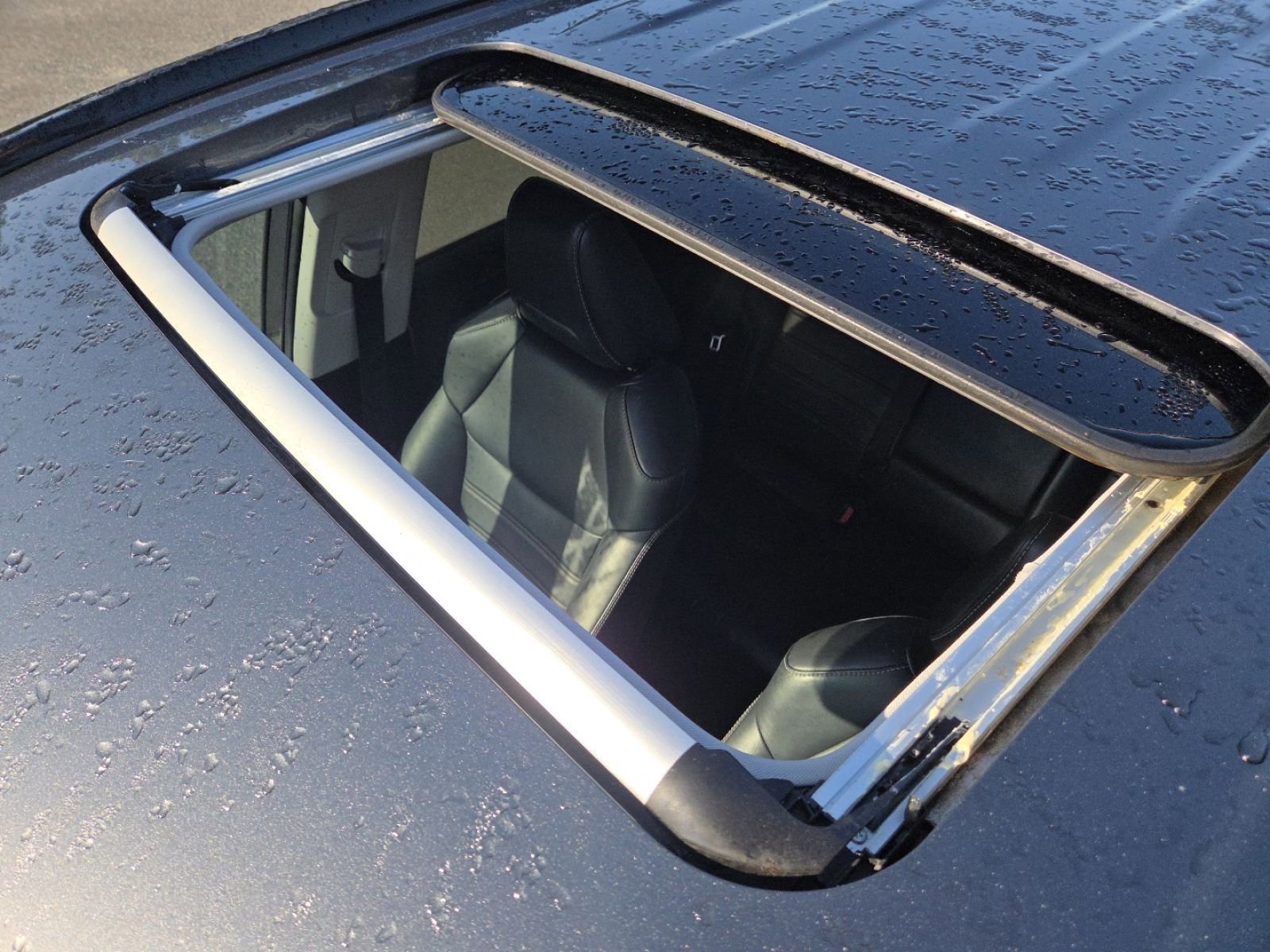 Used 2021 Toyota RAV4 XLE Premium image 4