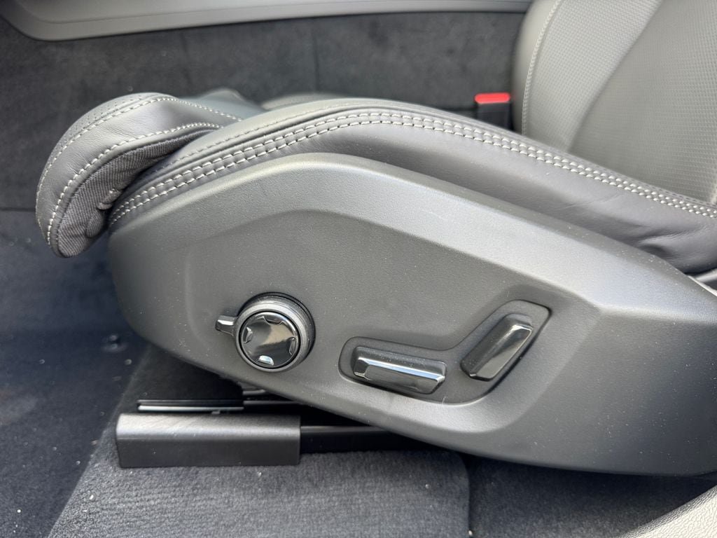New 2026 Volvo XC60 T8 Ultra w/ Protection Package Premier AWD/4WD image 13