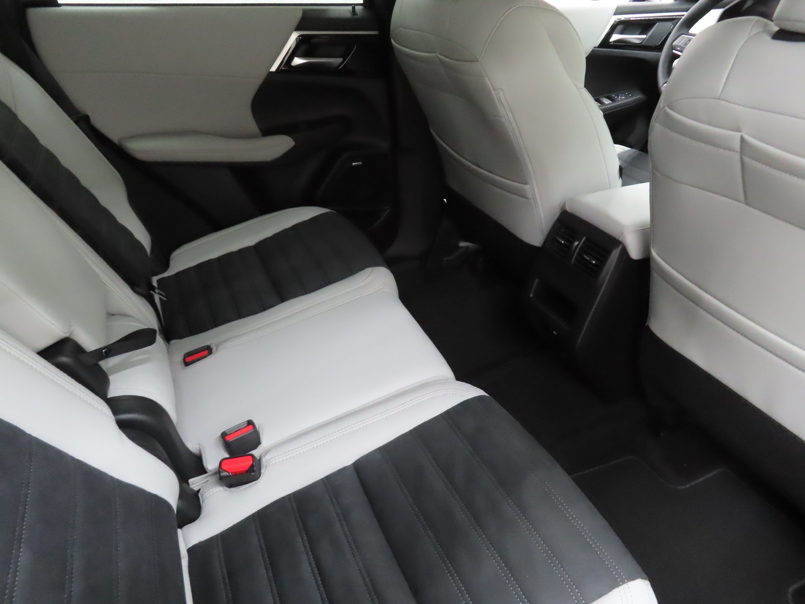 New 2026 Mitsubishi Outlander SE FWD image 23