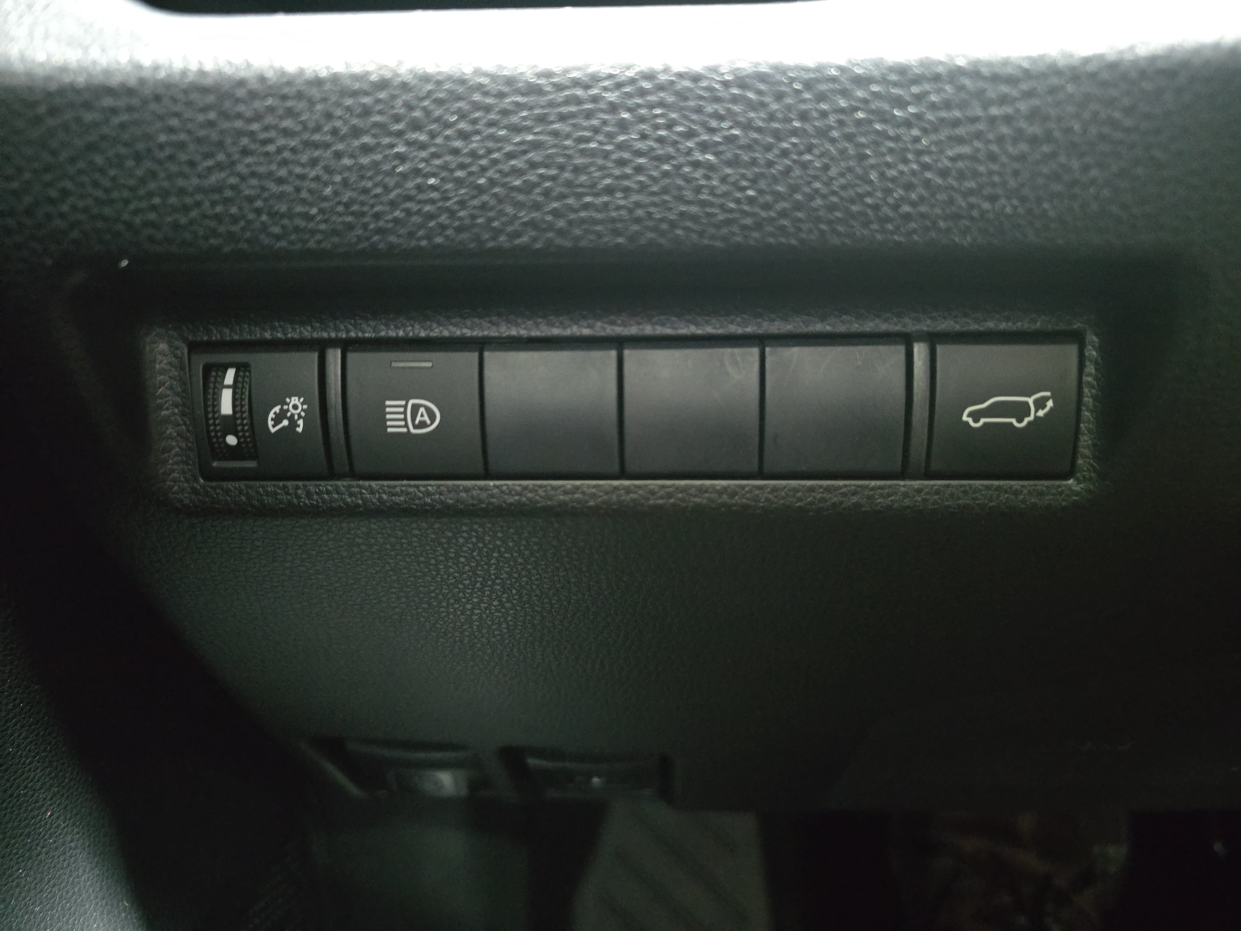 Used 2019 Toyota RAV4 XLE w/ Convenience Package FWD image 26