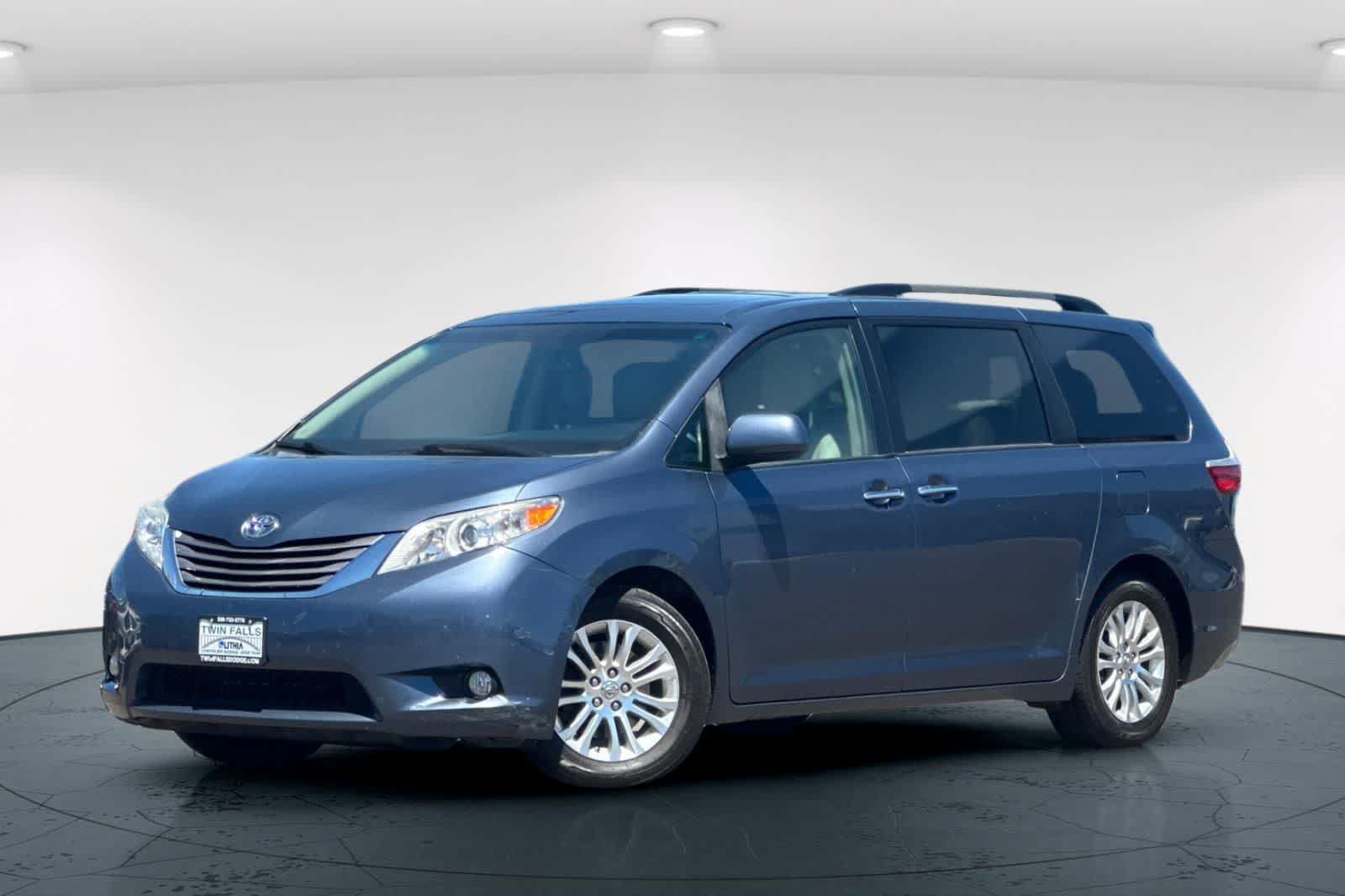 Used 2015 Toyota Sienna XLE FWD video 1