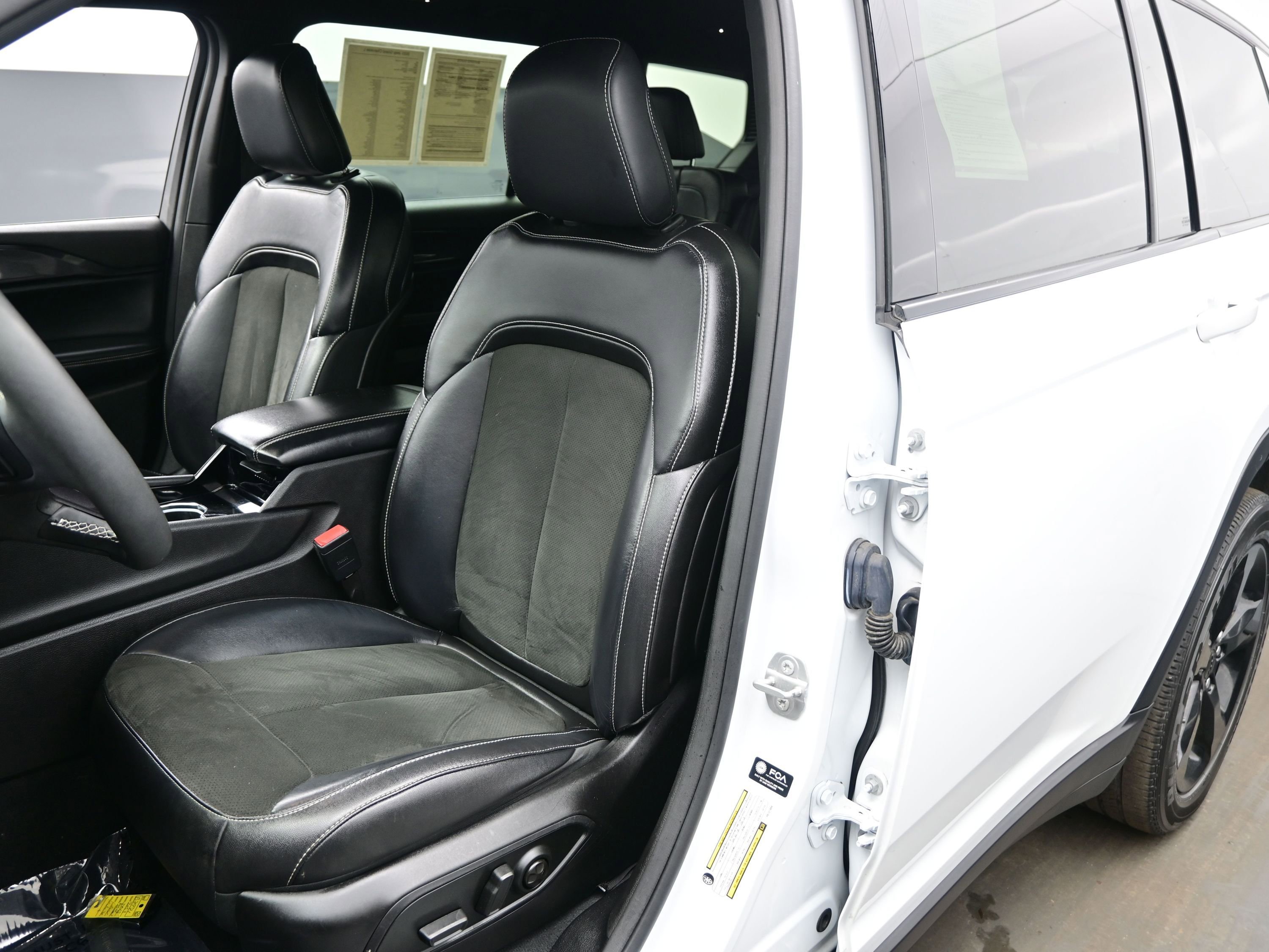 Used 2023 Jeep Grand Cherokee L Laredo image 12