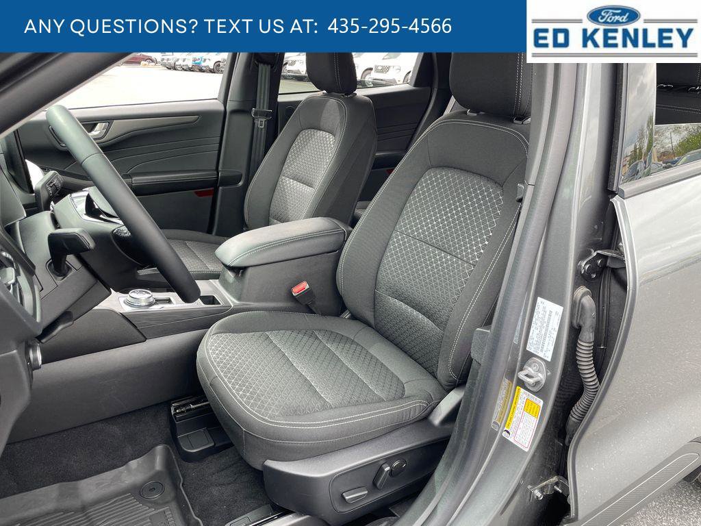 Used 2025 Ford Escape Active w/ Active Premium Tech Pack image 3