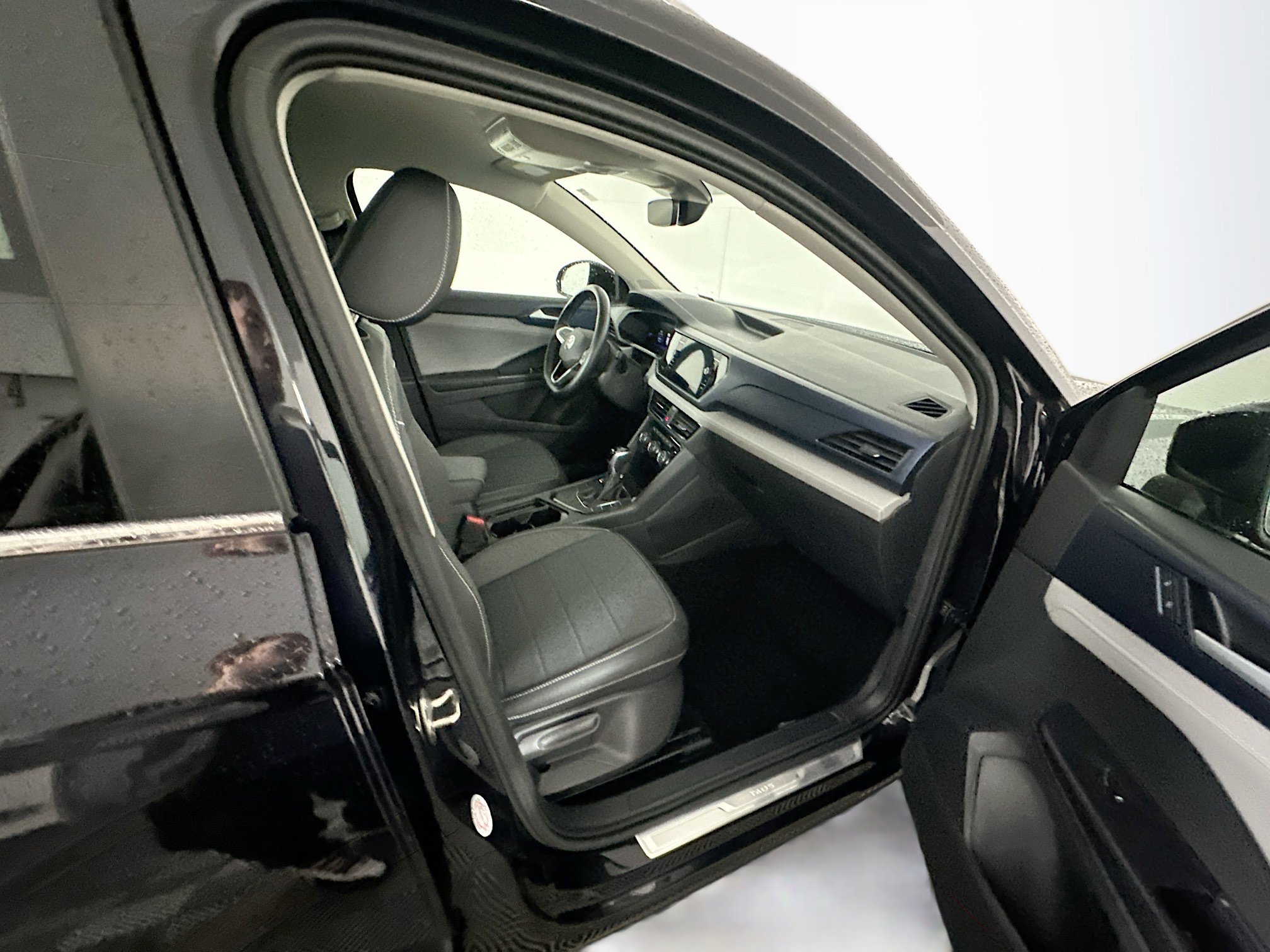 Used 2024 Volkswagen Taos SE image 29