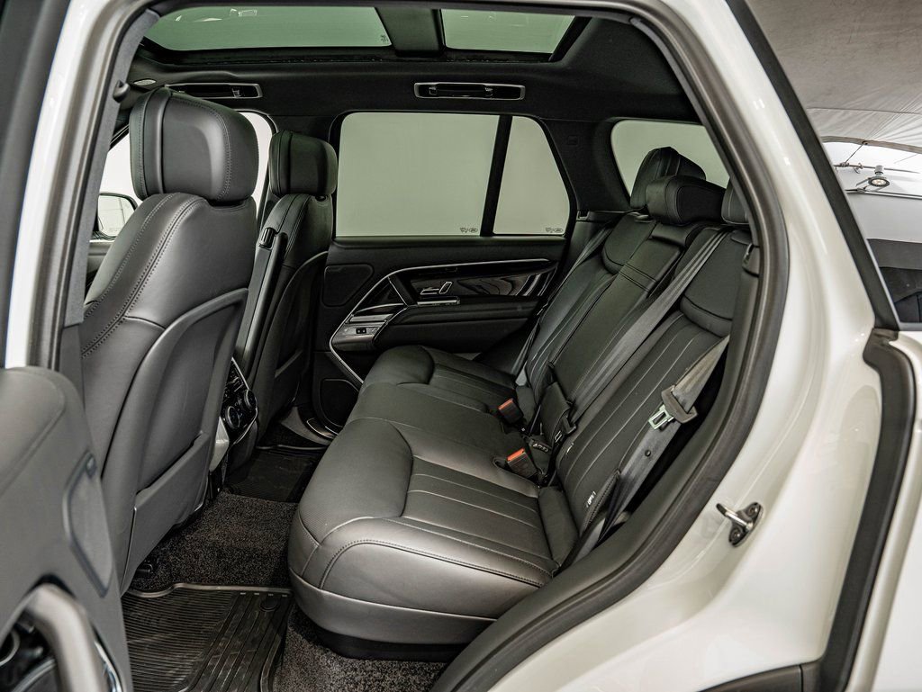New 2026 Land Rover Range Rover SE image 32