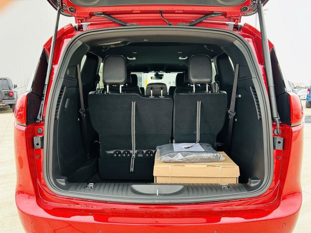 New 2026 Chrysler Voyager LX FWD image 29