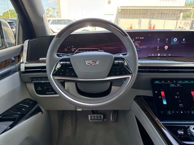 Certified 2026 Cadillac Escalade Platinum Luxury AWD/4WD image 18