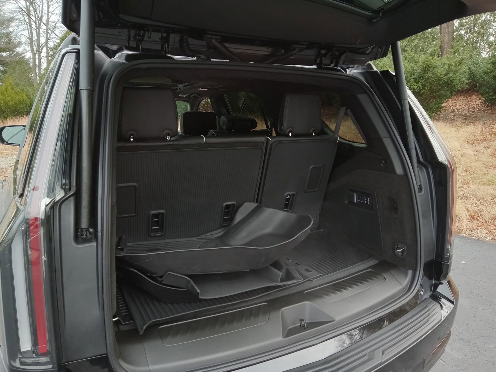 Used 2026 Cadillac Escalade Platinum Sport w/ LPO, ONYX Package image 27