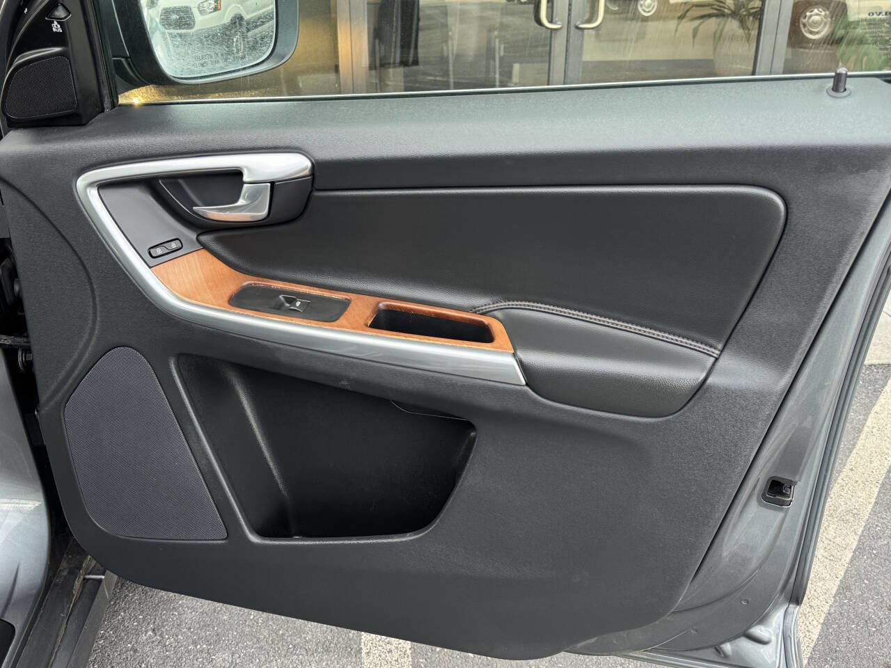 Used 2017 Volvo XC60 T5 Inscription image 64