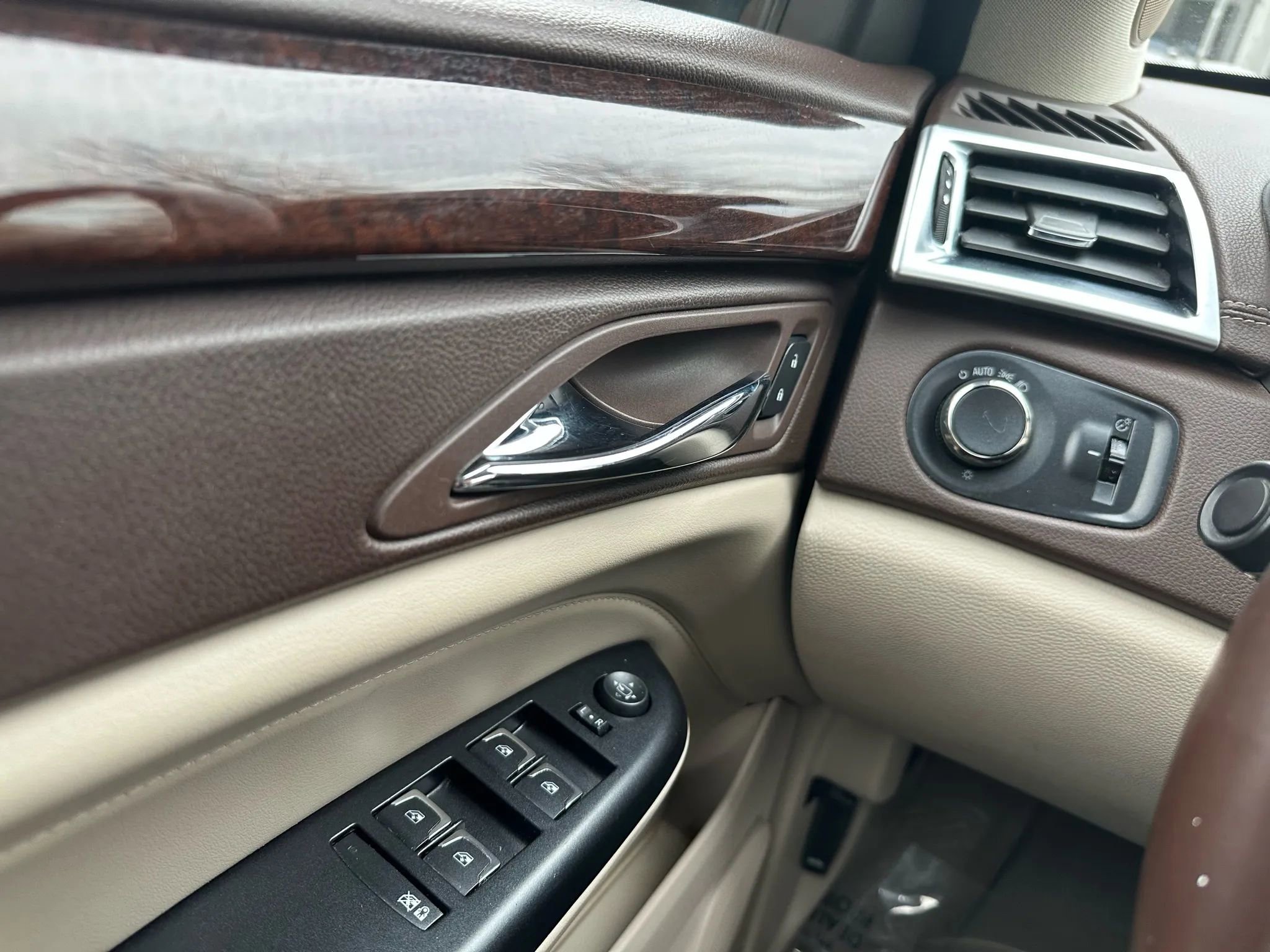 Used 2016 Cadillac SRX Luxury image 37