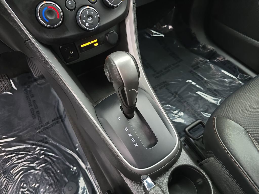 Certified 2022 Chevrolet Trax LT w/ LT Convenience Package image 17