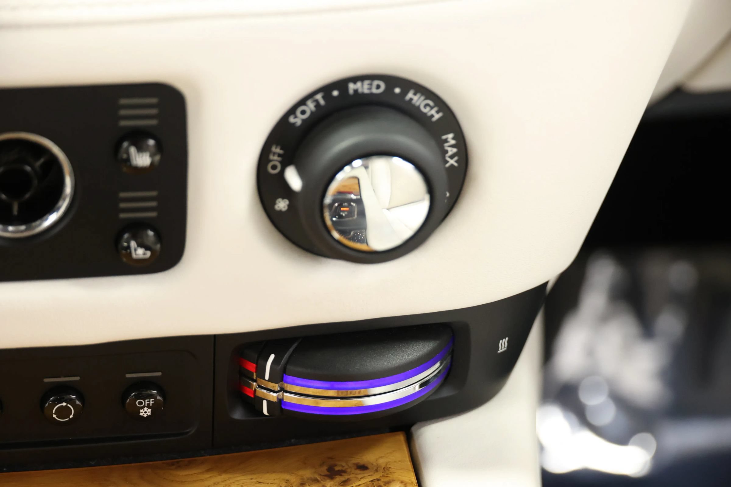 Used 2017 Rolls-Royce Wraith RWD image 55