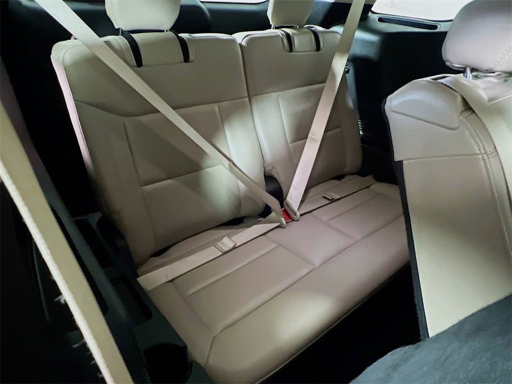 Used 2024 Ford Explorer XLT w/ Equipment Group 202A image 24