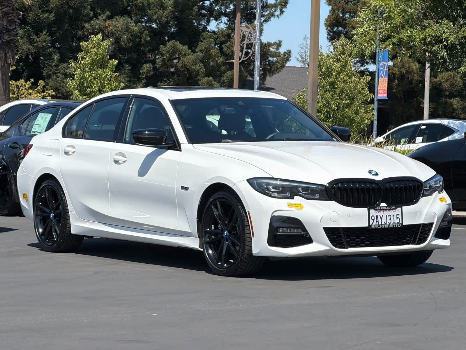 Used 2022 BMW 330e w/ M Sport Package RWD image 5