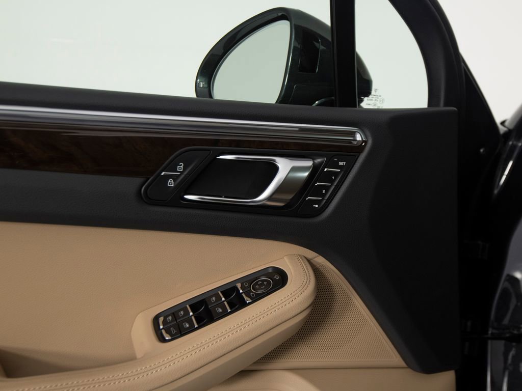 New 2026 Porsche Macan AWD/4WD image 19