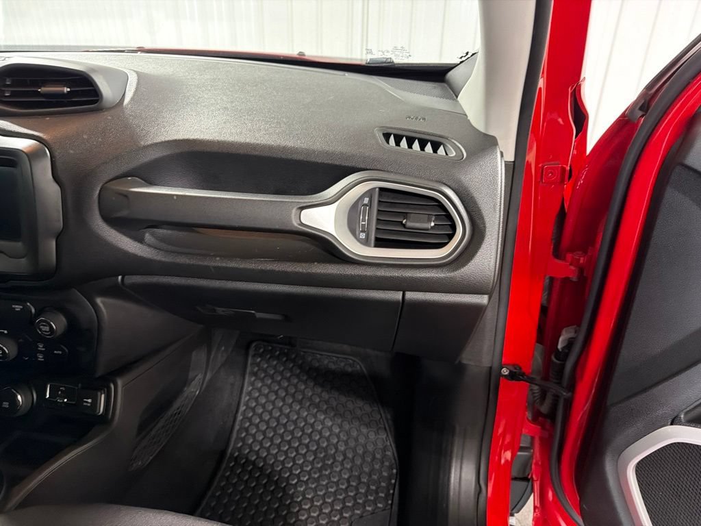 Used 2020 Jeep Renegade Latitude w/ Cold Weather Group AWD/4WD image 23