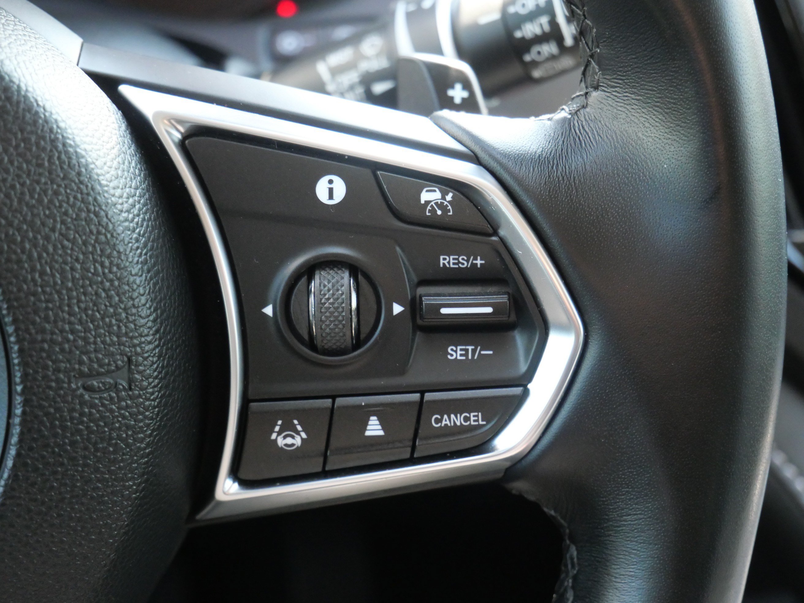 Used 2024 Acura RDX w/ Technology Package AWD/4WD image 29