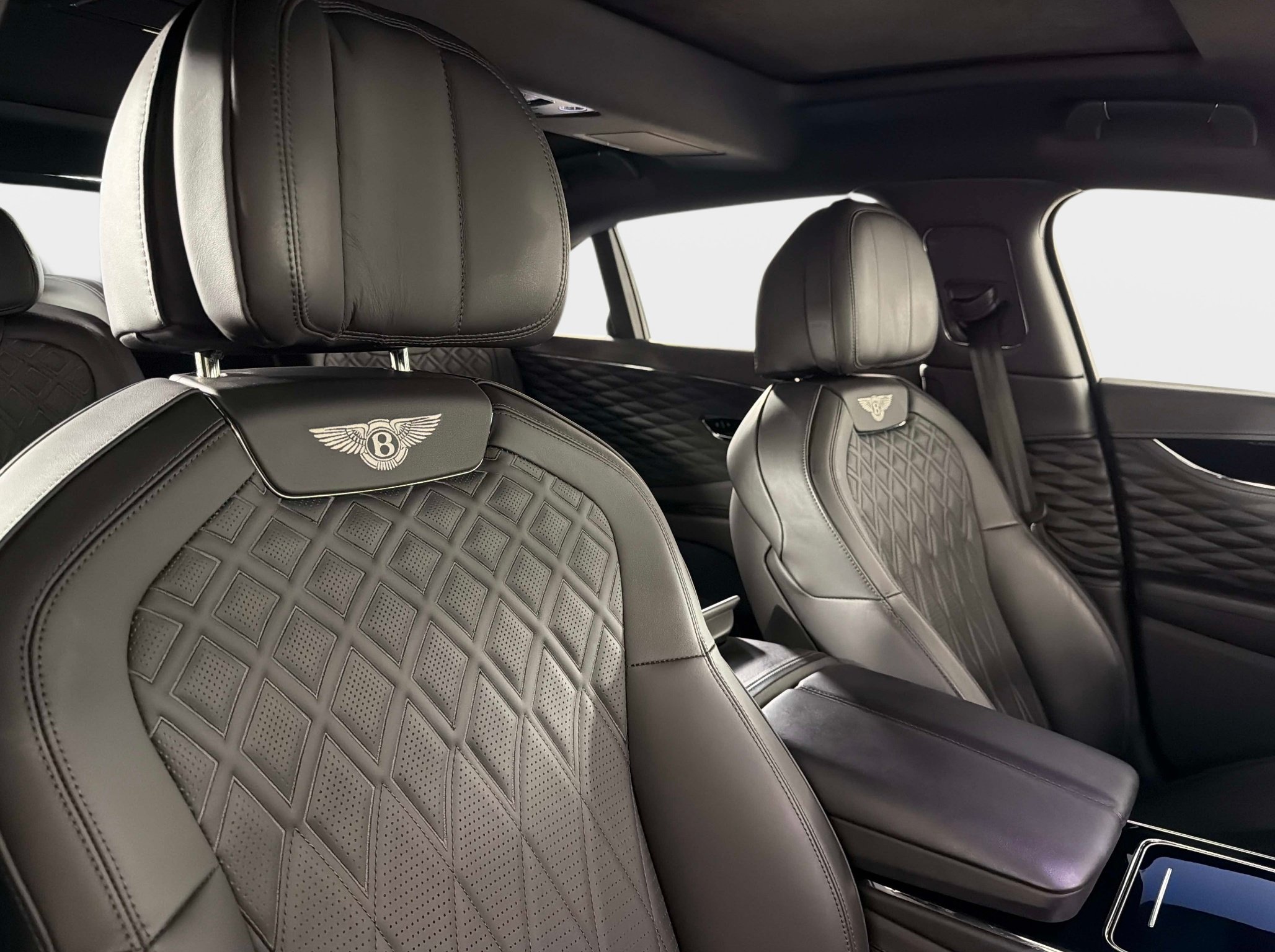 Used 2022 Bentley Flying Spur Plug-In Hybrid AWD/4WD image 21