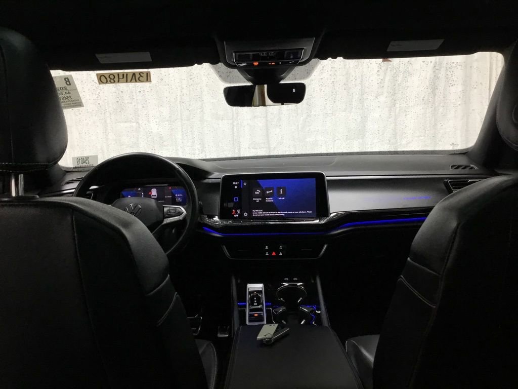 Used 2024 Volkswagen Atlas Cross Sport SEL R-Line AWD/4WD image 37