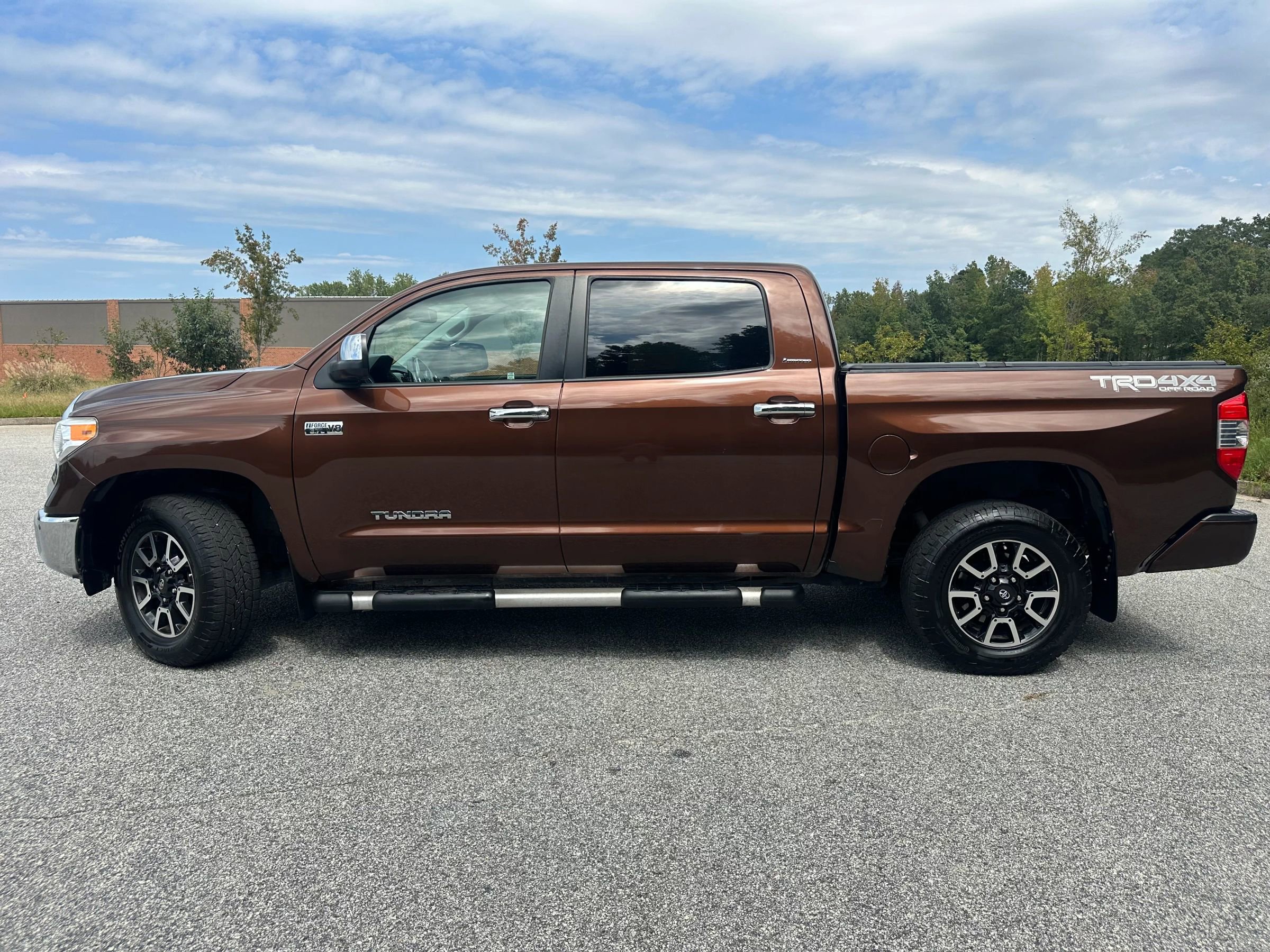 Used 2017 Toyota Tundra Limited image 2